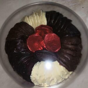 Boite ronde tuile 3 couleur et macarons